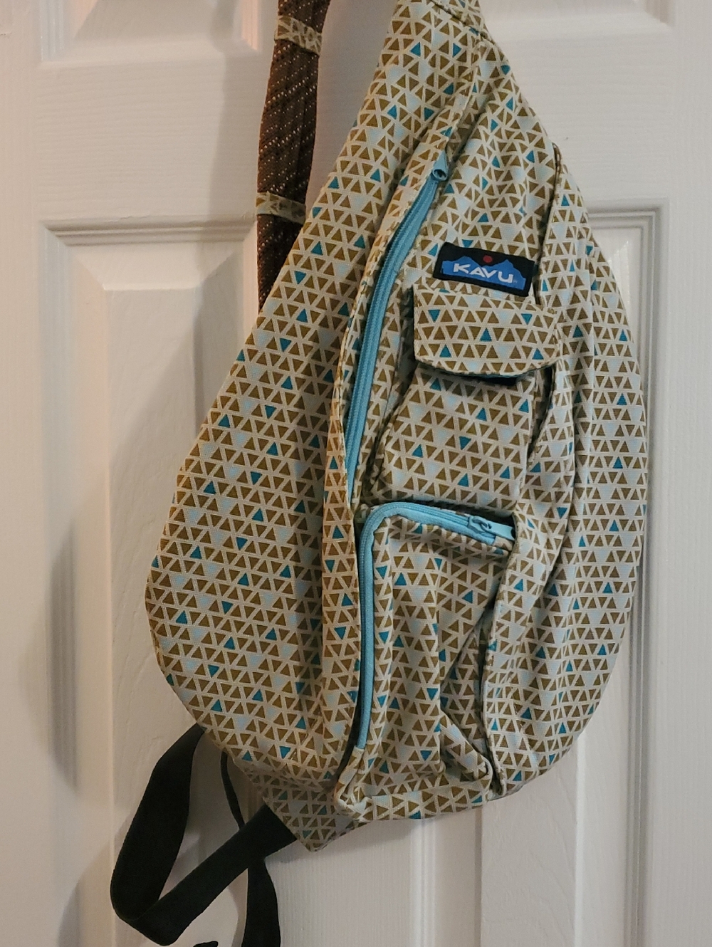 Kavu Beige Triangle Print Sling Bag with Aqua Trim